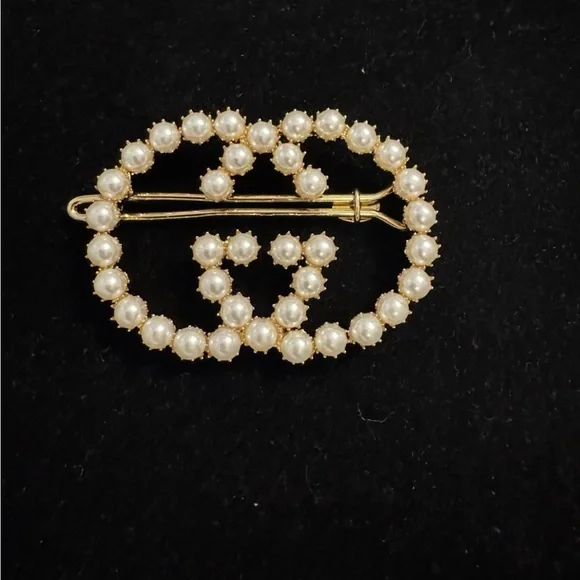 Gucci Gold and Pearl Hair Clip - Picture 1 of 4